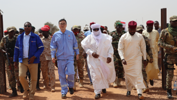 尼日爾石油部部長到尼貝項目視察工作