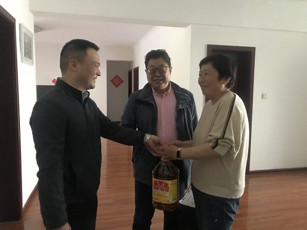 “五一”暖心慰問  弘揚工匠精神